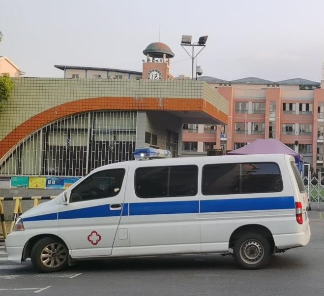 宁县救护车出租护送骨折病人一公里多少钱